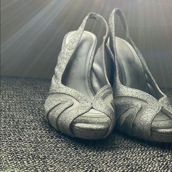 Sparkly Heels! - Picture 3 of 5